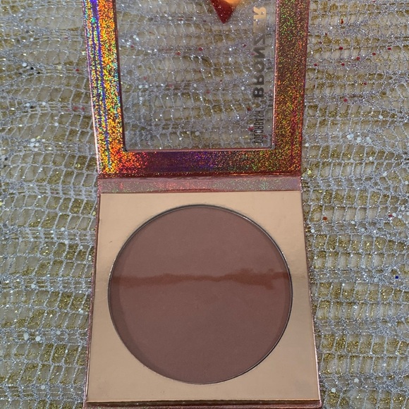 Bronzer - Picture 3 of 3